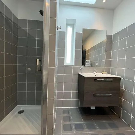 Apartment T2 Climatise Dans Monument Historique A Rochefort, Proche Centre-ville - Fr-1-246b-14 *